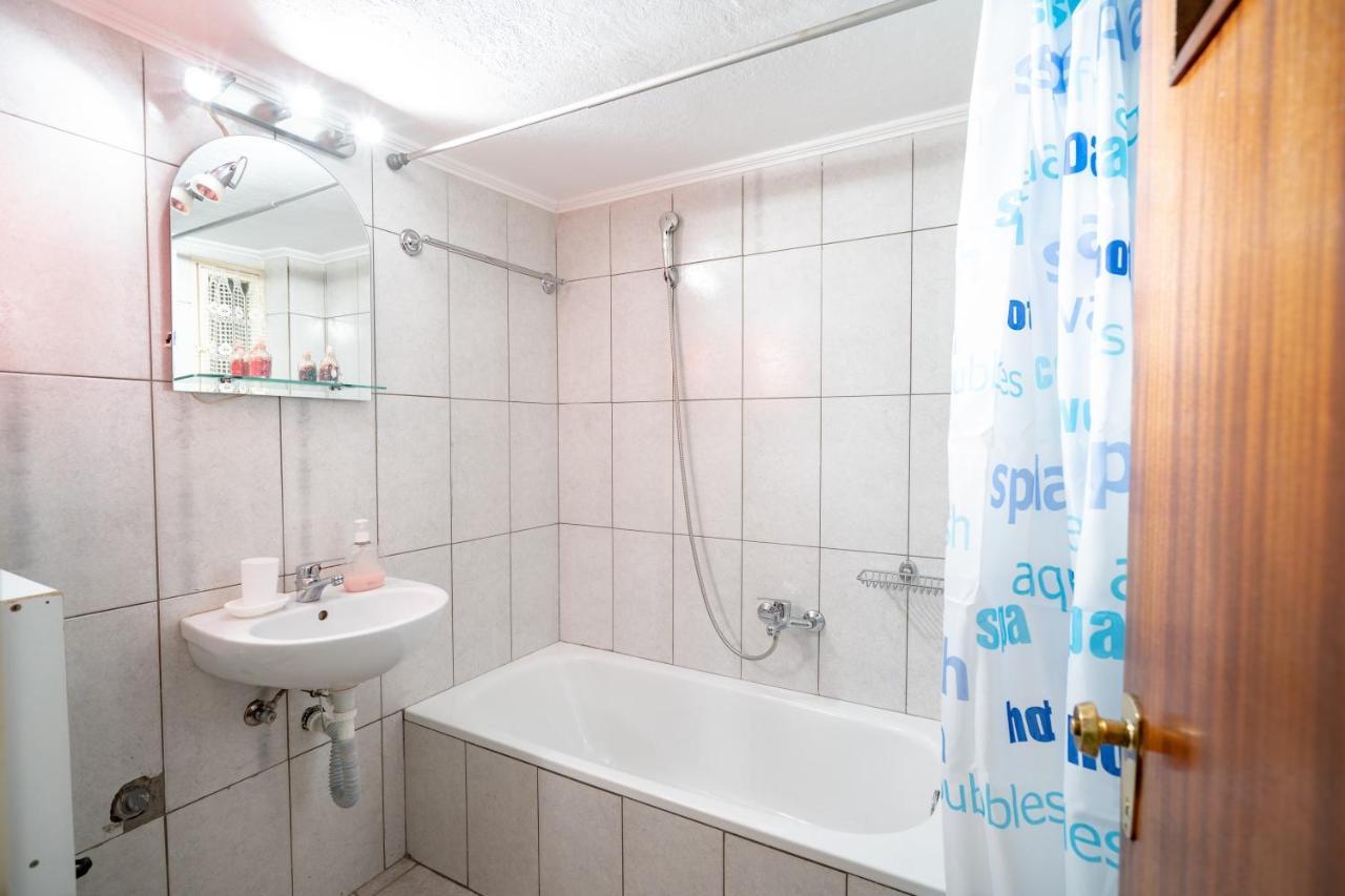 Ampelokipi Metro St. 2 Bedrooms 6 Pers. Apartment Aten Exteriör bild